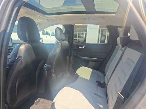 Used 2024 Ford Escape SE w/ PHEV Premium Package FWD image 12