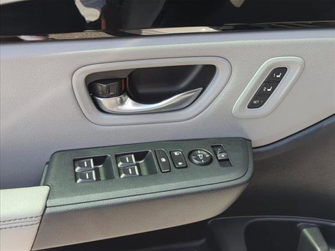 Used 2025 Honda Pilot EX-L image 11