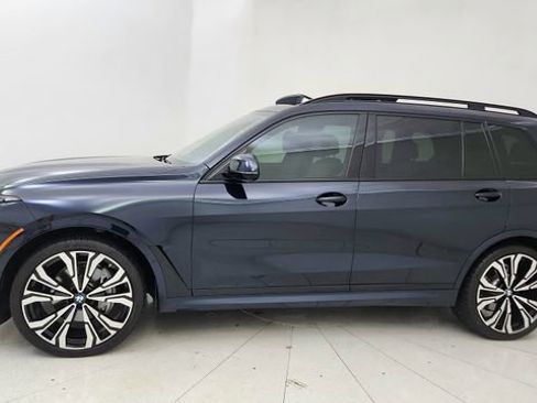 Used 2024 BMW X7 xDrive40i w/ M Sport Package AWD/4WD image 3