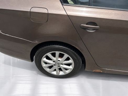 Used 2011 Volkswagen Jetta SE FWD image 22