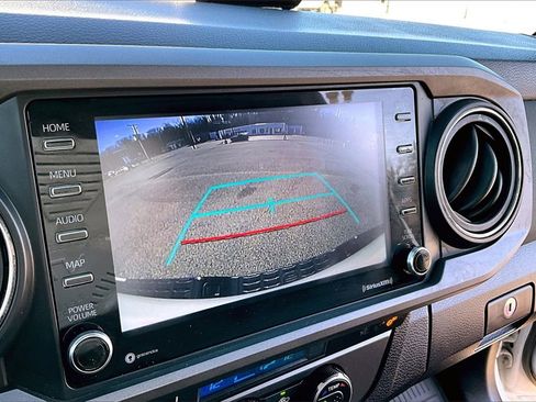 Used 2022 Toyota Tacoma TRD Sport w/ Technology Package image 14