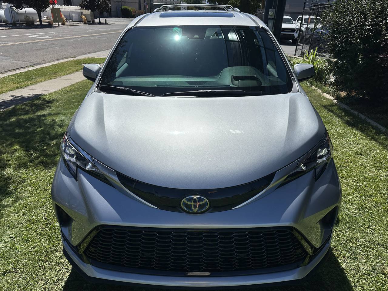 Used 2025 Toyota Sienna Platinum AWD/4WD image 12