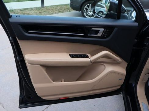 Used 2020 Porsche Cayenne image 22