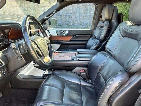 Used 2019 Lincoln Navigator Reserve AWD/4WD image 9