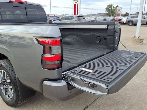 Certified 2025 Nissan Frontier SL image 16