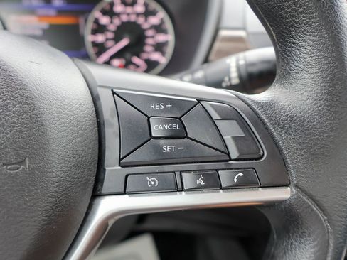 Used 2025 Nissan Altima 2.5 SV FWD image 13