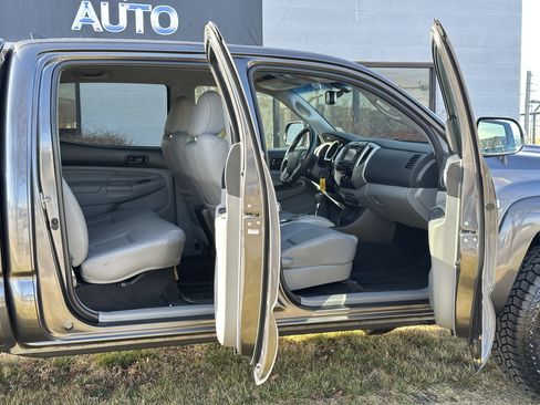 Used 2013 Toyota Tacoma 4x4 Double Cab image 24