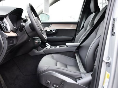 Used 2025 Volvo XC90 B6 Plus image 11