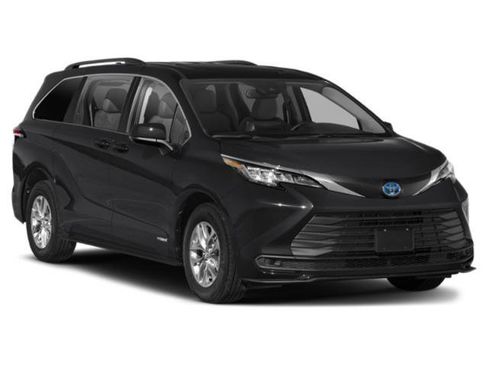 Used 2024 Toyota Sienna LE image 6