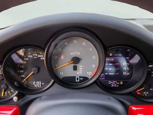 Used 2018 Porsche 911 GT3 RWD image 15