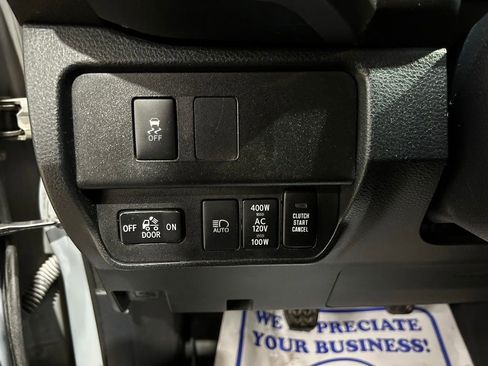 Used 2020 Toyota Tacoma SR5 AWD/4WD image 21
