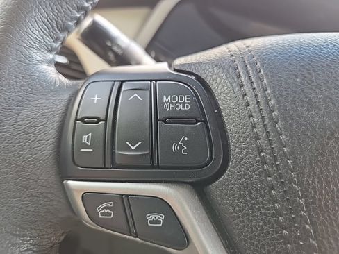 Used 2017 Toyota Sienna XLE Premium AWD/4WD image 15