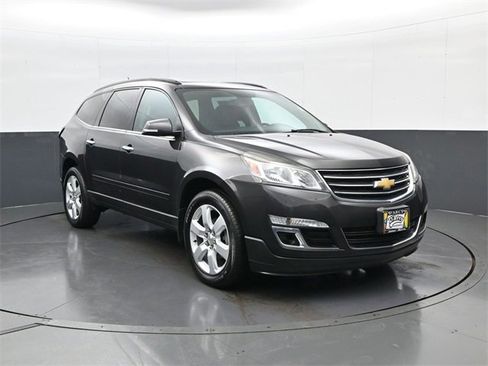 Certified 2017 Chevrolet Traverse LT w/ Style and Technology Package image 3