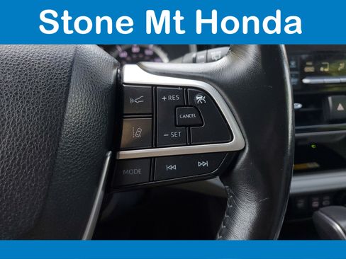 Used 2023 Toyota Highlander XLE FWD image 26