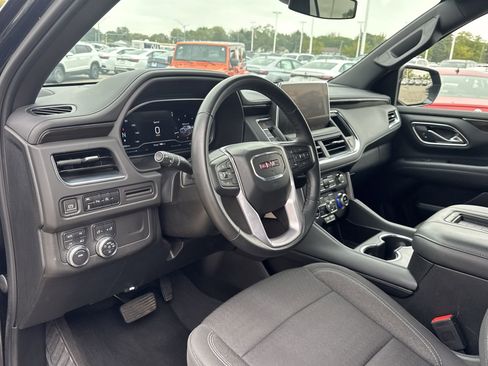 Used 2023 GMC Yukon SLE w/ Gmc Pro Safety Plus Package image 10