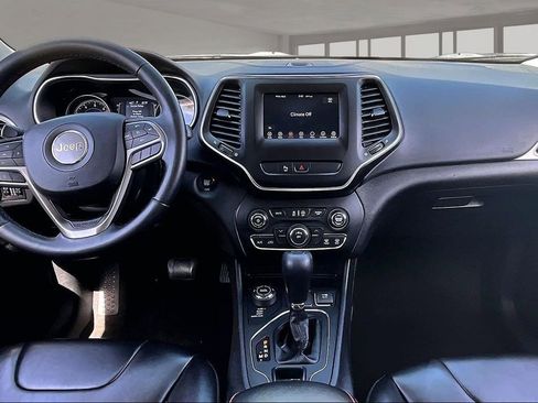Used 2019 Jeep Cherokee Latitude Plus AWD/4WD image 17
