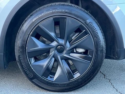 Used 2024 Tesla Model Y Long Range image 10