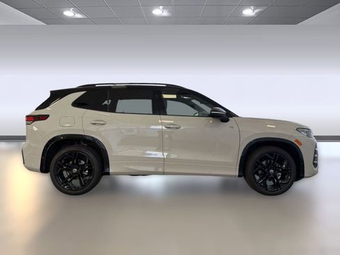 New 2026 Volkswagen Tiguan SE R-Line FWD image 8