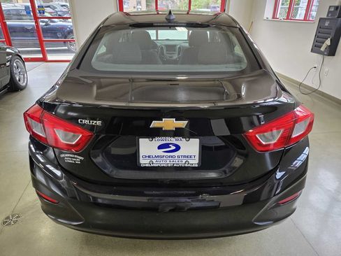 Used 2017 Chevrolet Cruze LS FWD image 5