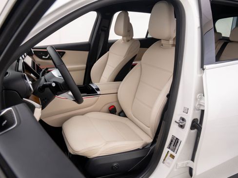 New 2025 Mercedes-Benz GLC 350e 4MATIC image 16