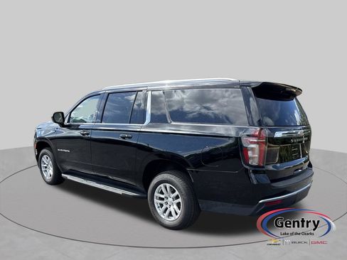 Used 2022 Chevrolet Suburban LT AWD/4WD image 3
