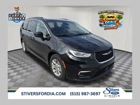 Used 2022 Chrysler Pacifica Touring-L FWD image 1