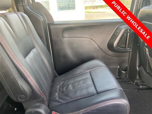 Used 2012 Dodge Grand Caravan R/T image 31