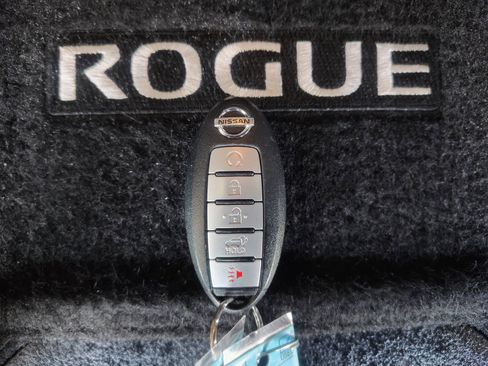 Used 2018 Nissan Rogue SV FWD image 29