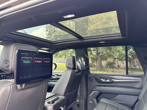 Used 2022 GMC Yukon Denali w/ Denali Premium Package AWD/4WD image 12