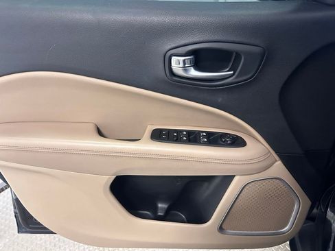 Used 2018 Jeep Compass Sport w/ Cold Weather Group FWD image 4