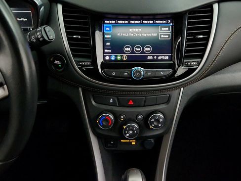 Used 2022 Chevrolet Trax LT w/ Midnight Edition AWD/4WD image 21