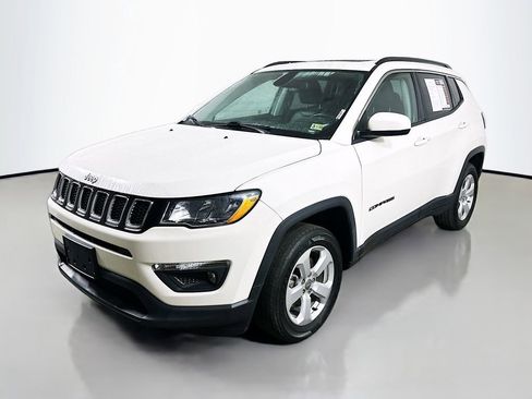 Used 2021 Jeep Compass Latitude w/ Sun and Sound Group AWD/4WD image 3