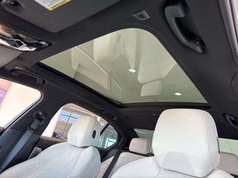 Used 2025 BMW 530i xDrive w/ Premium Package image 16