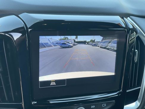 Used 2023 Chevrolet Traverse LT FWD image 14