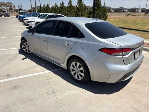 Used 2022 Toyota Corolla LE FWD image 3