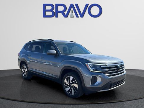 Used 2025 Volkswagen Atlas SE image 7