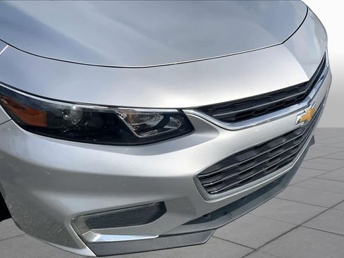 Used 2017 Chevrolet Malibu LT FWD image 29