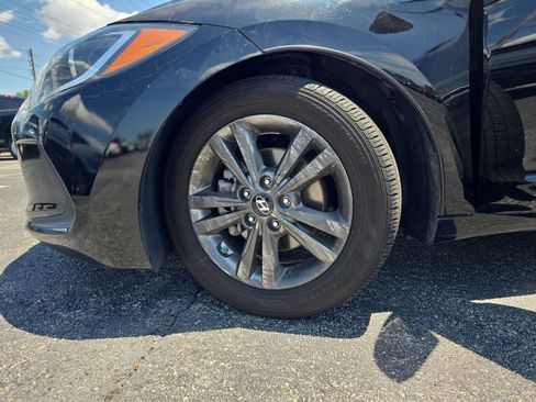 Used 2017 Hyundai Elantra SE FWD image 26