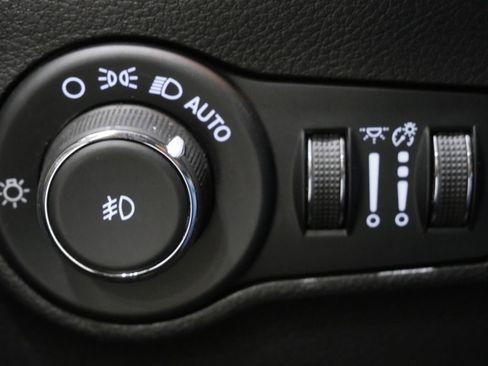 Used 2023 Jeep Compass Limited w/ Sun and Sound Group AWD/4WD image 14