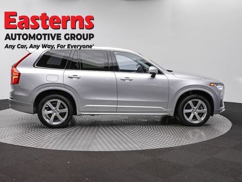 Used 2022 Volvo XC90 T5 Momentum AWD/4WD image 4