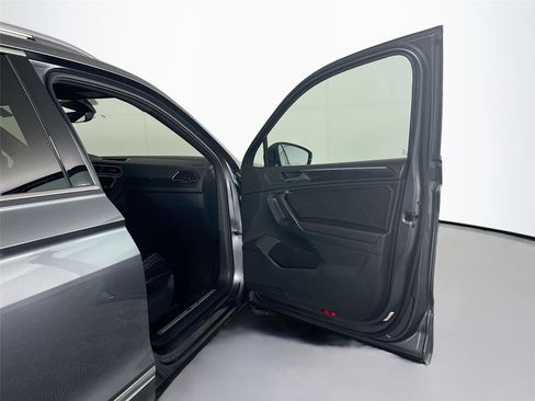 Used 2021 Volkswagen Tiguan SEL Premium R-Line image 27
