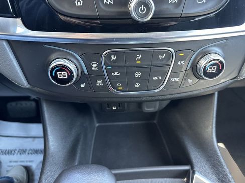 Used 2021 Chevrolet Traverse LT FWD image 19