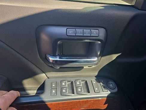 Used 2018 GMC Sierra 1500 SLT image 3