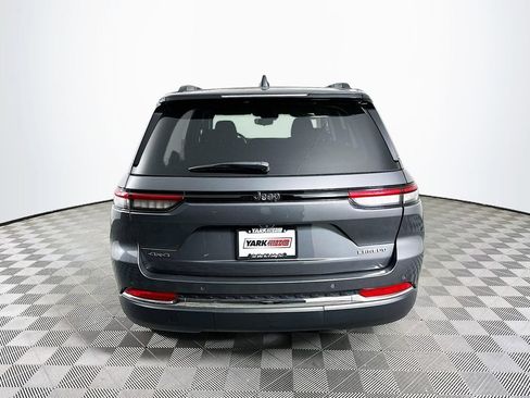 Certified 2022 Jeep Grand Cherokee Laredo w/ Luxury Tech Group I image 10