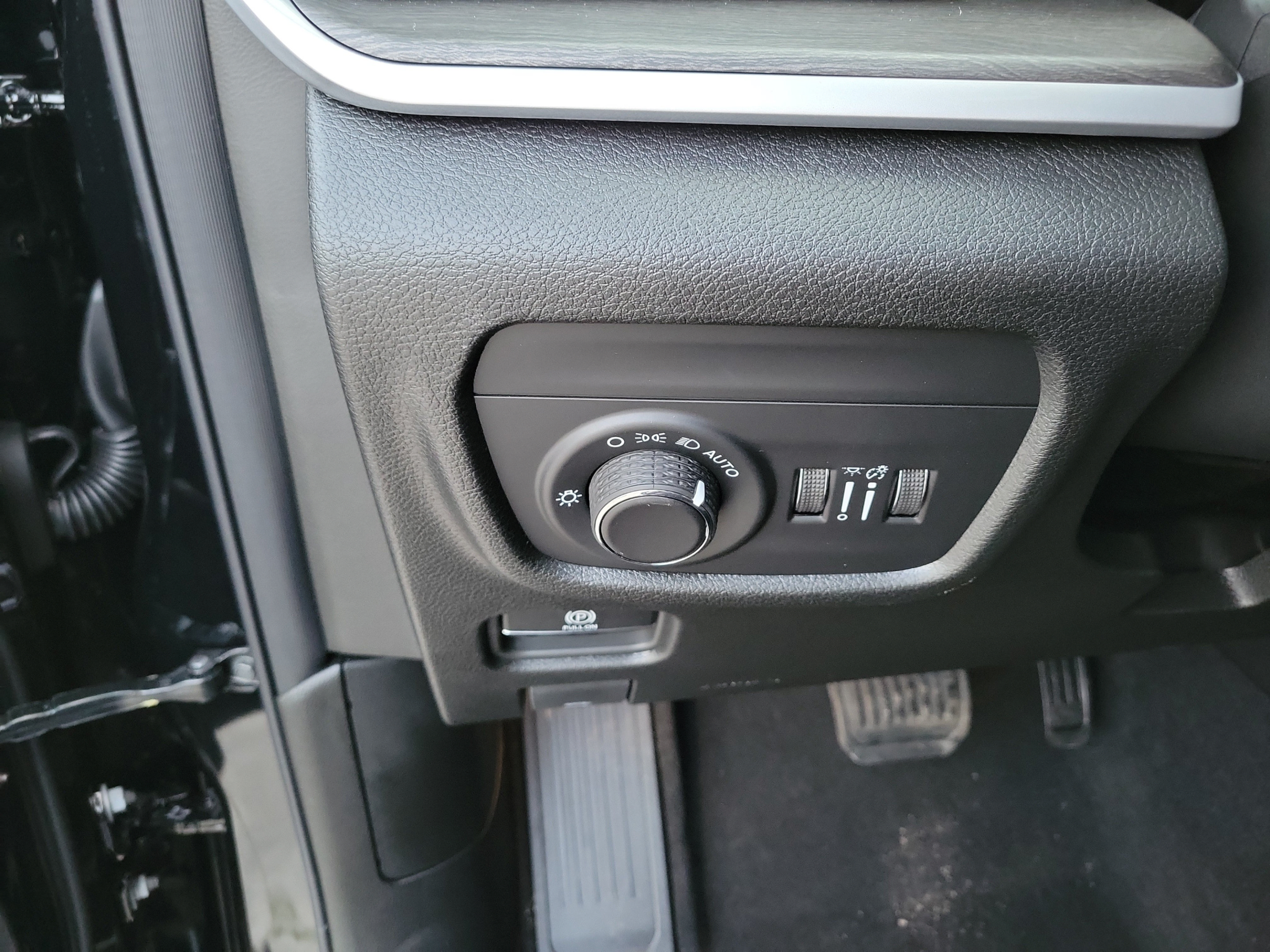 New 2027 Jeep Grand Cherokee Altitude RWD image 25