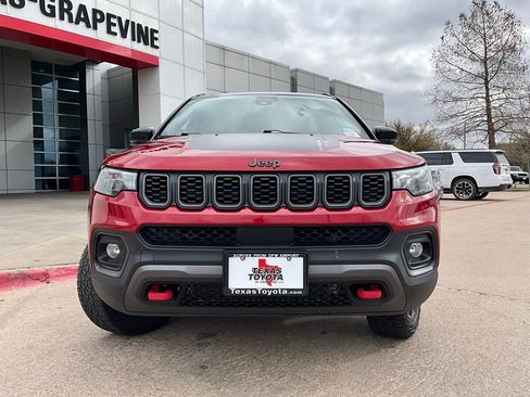 Used 2025 Jeep Compass Trailhawk image 3