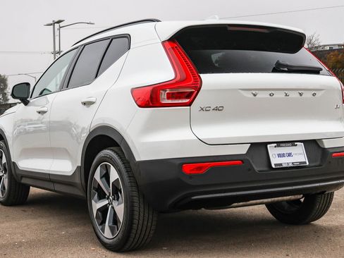 New 2026 Volvo XC40 B4 Core w/ Climate Package image 7