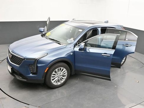 Used 2024 Cadillac XT4 Luxury w/ Cold Weather Package AWD/4WD image 62
