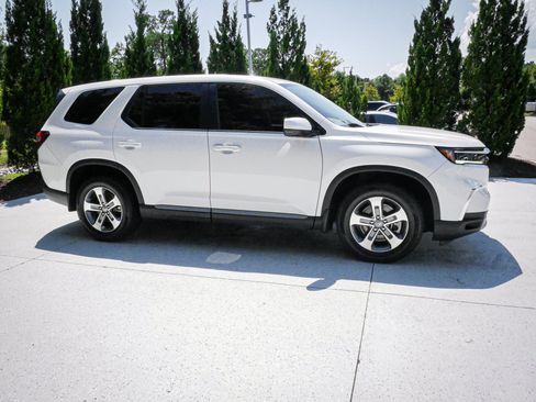 Used 2024 Honda Pilot EX-L image 11