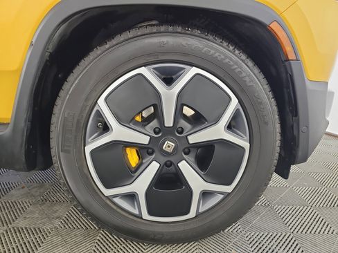 Used 2023 Rivian R1T Adventure image 11